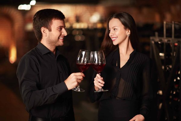 Quelles croisières offrent des dégustations de vin sur le fleuve Douro avec des sommeliers locaux?